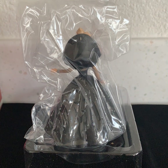 1998 Hallmark Holiday Barbie Ornament - Picture 10 of 13